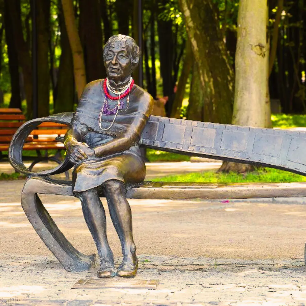 Ławeczka Ireny Kwiatkowskiej w Ustce